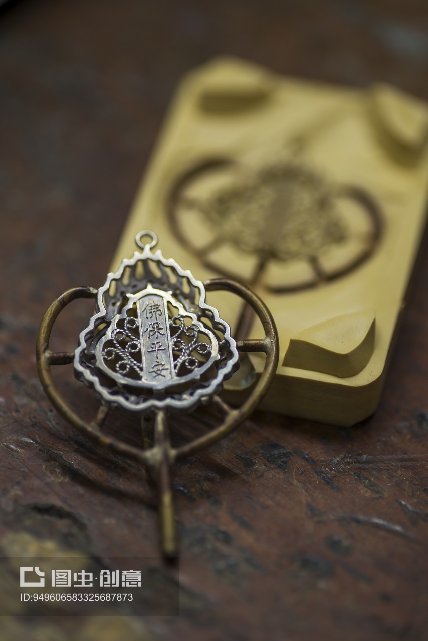 從黃金首飾加工到化妝品 傳統(tǒng)工藝與現(xiàn)代美學(xué)的交融