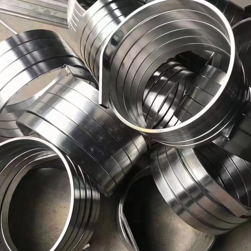 不銹鋼制品的多樣化應用 防滑板、屏風鏤空、立柱與地溝蓋板